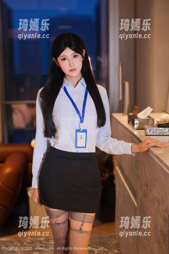 秀人网 - 被张思允Nice的丝袜美臀写真吸引的我，默默思考，这里面是不是有点哲学，我瞅着看就行。