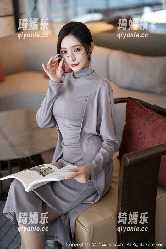 秀人网 - 果儿victoria的制服进化论：成熟御姐携作品集重磅分享，绝对值得一看！
