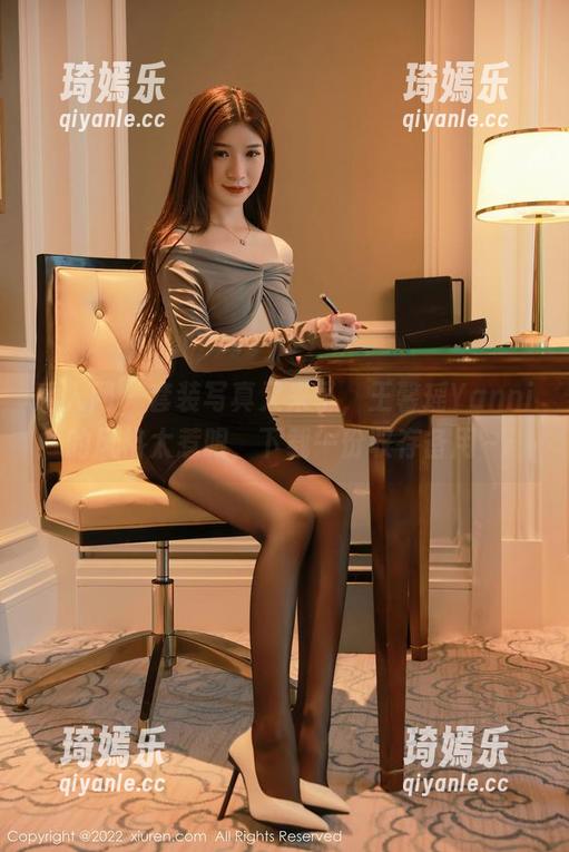 秀人网 - 套装写真又来了，王馨瑶Yanni的风格太惹眼，下载一份收存备用～