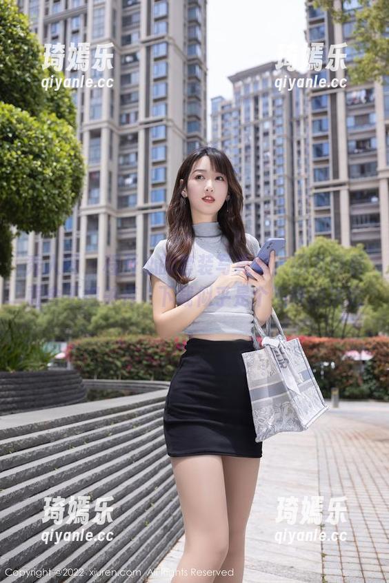 秀人网 - 程开心的套装写真集，因为好看而舍不得关掉，下载似乎是个不错的决定。