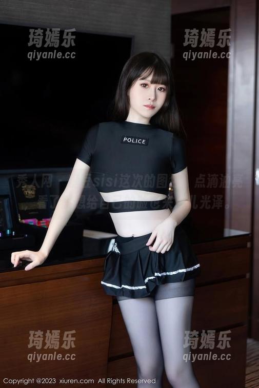 秀人网 - 糖豆sisi这次的图包，点滴油亮，看了就想给自己的脸也来点儿光泽。