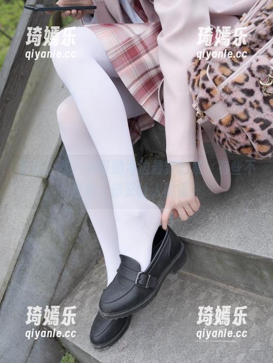 紧急企划 - 樱可的海边最新图集，有些不经意，却又让人驻足。