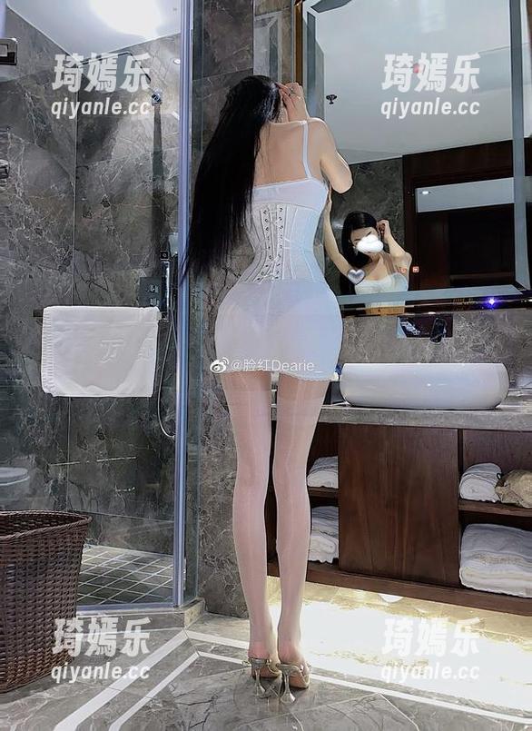 脸红Dearie 微密圈 - 脸红Dearie的黑丝腿分享合集,值得静静欣赏一番
