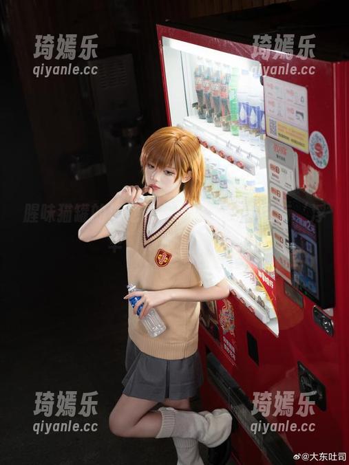 腥味猫罐 腥味猫罐的泳池作品,既有深邃又有‘浮华’,真让人腹诽