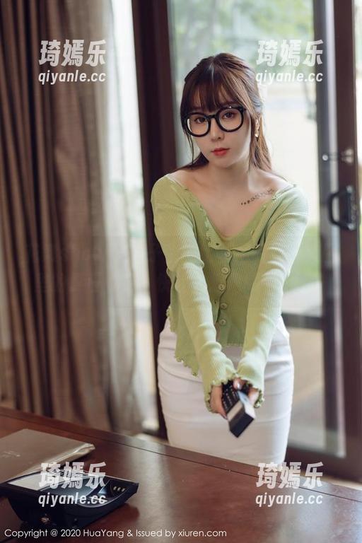 花漾show-方子萱 花漾show - 方子萱的比基尼写真,美图里的夏日气息,快让人想喝椰子水了~