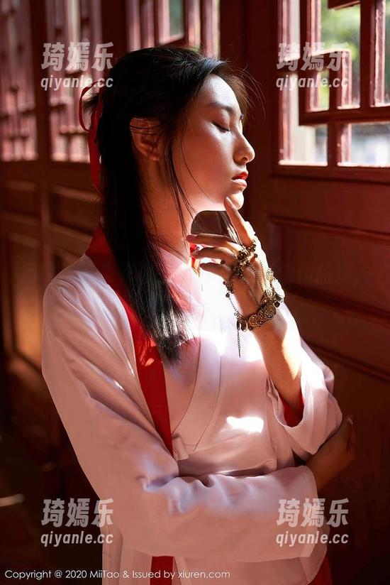 蜜桃社 - 皮衣款的“Rola”高清作品集，原来这才是女人的另一面。