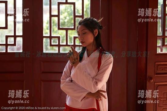蜜桃社-冰露 蜜桃社 - 冰露和她的学妹,写真里的小秘密,分享给大家!