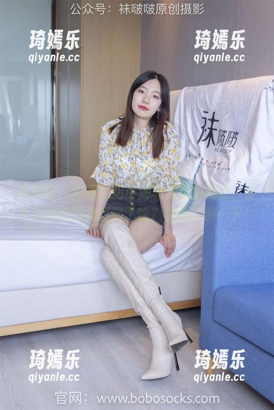 袜啵啵 - 这黑色指甲油和果果的裸足，整个画面你猜我想到了啥？图包了解一下！