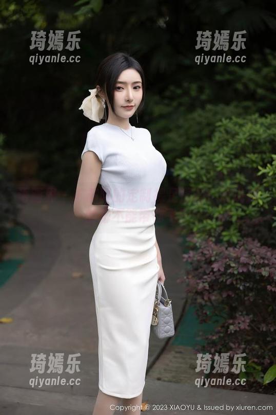 语画界 - 苏苏阿的定制裸足探险：谁说她的脚不能带你飞？