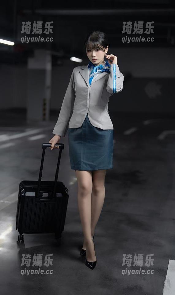 水边偶遇轩萧学姐，私房写真里那泳装……恕我直言，有点儿太美了吧？