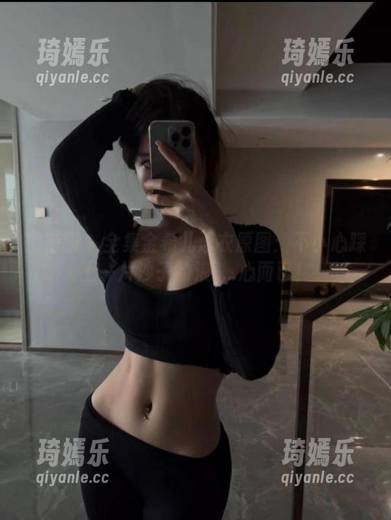 金希儿 微密圈 - 全集金希儿泳衣原图:不小心踩上一片沙子的浪.....心而已!