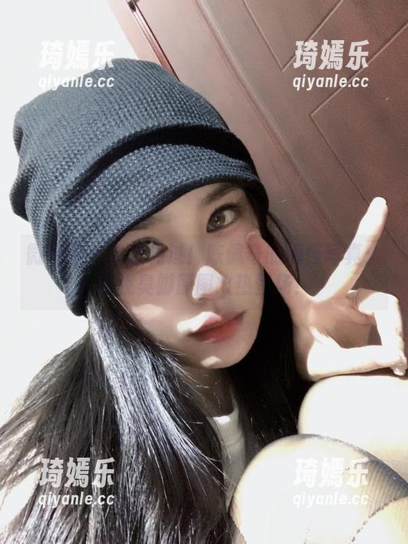 微密圈 - 从未见过！陈佩奇的搞怪写真：吃我臭脚原图火热登场！