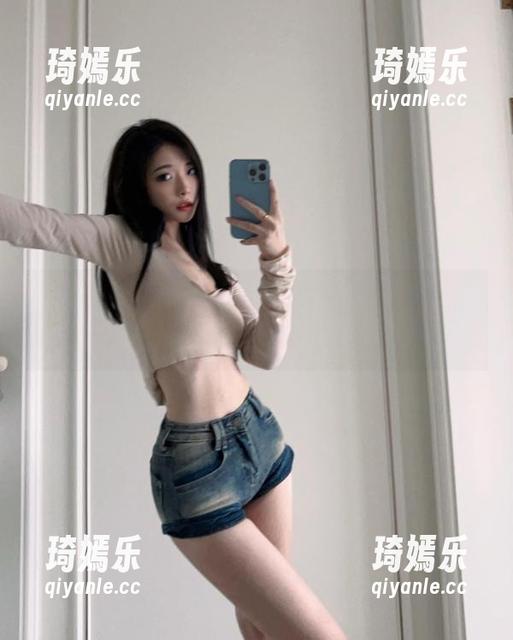 陈妮妮UNI 微密圈 - 定制到位,女仆装下的陈妮妮UNI,让图片说话。