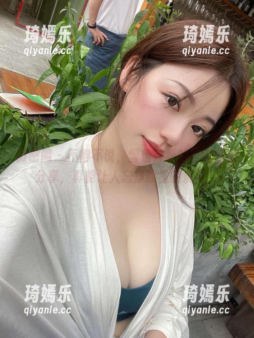 微密圈 - 不得不说，雪怡妹纸的校园图集分享，真能让人忘却课堂的沉闷！
