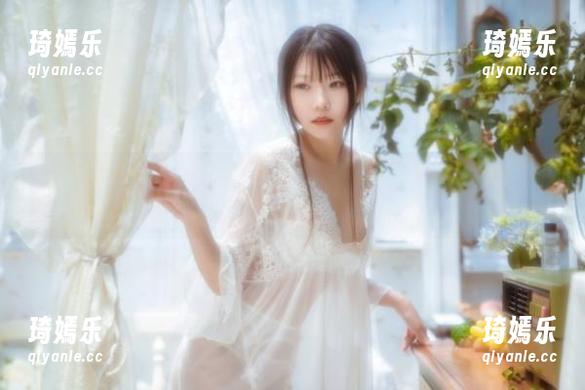 绿色连衣裙上的杨枝甘露：香草喵露露今天又来给我们调味的？图片精选。