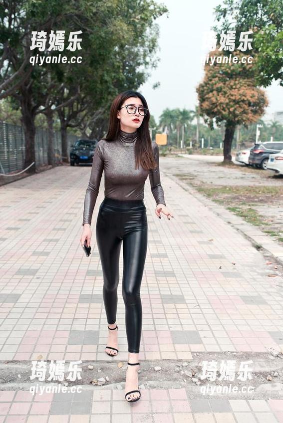 魔镜街拍-萌宝儿 魔镜街拍 - 萌宝儿的高清日常:在商业广场与哈哈镜的肉丝奇遇图集!