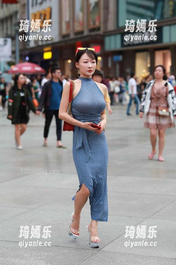 黑丝搭蕾丝，这组合太绝了！别犹豫，快去下载魔镜街拍的套图
