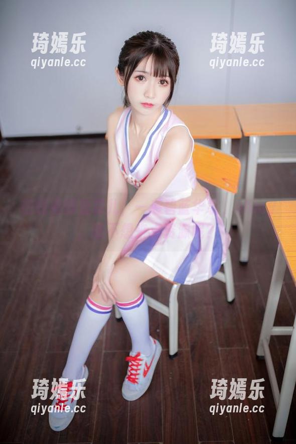 在线看鳗鱼霏儿，一袭碧蓝华裳，ohmy，谁不想来点资源呢？